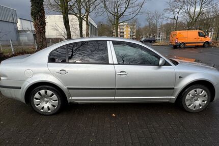 Skoda Superb 233.305 km 1.300 &euro; Dortmund 44328