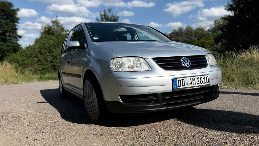 VW Touran 241.743 km 2.299 &euro; Dresden 01189
