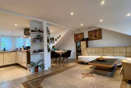 Exklusives Wohnen unterm Dach - DG-Wohnung mit Balkon, EBK & 3 Parkplätzen 4 zimmer