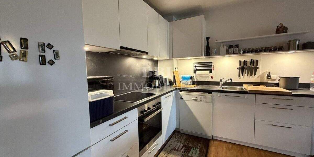 Neuwertige- Wunderschöne, großzügige 3 Zimmer Wohnung mit Balkon und Fahrstuhl 3 zimmer