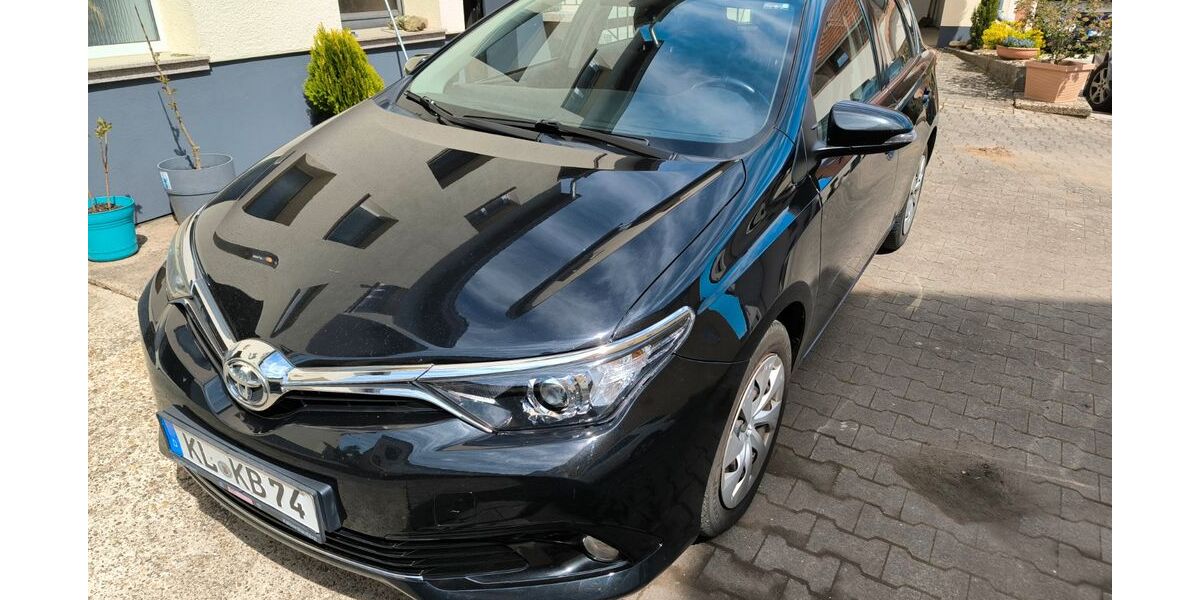 Toyota Auris 80.000 km 12.000 &euro; Steinwenden 66879