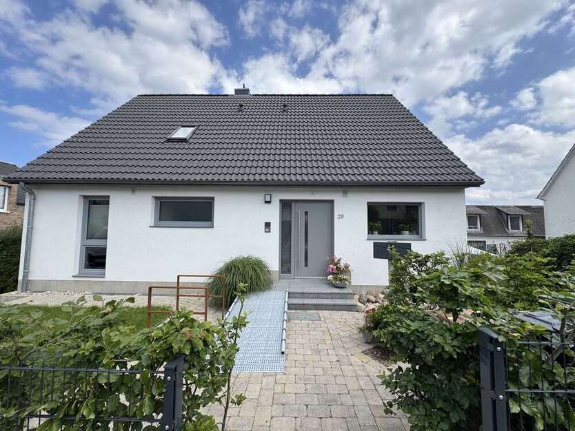 Haus zum Kaufen in Laboe 650.000 € 214 m²