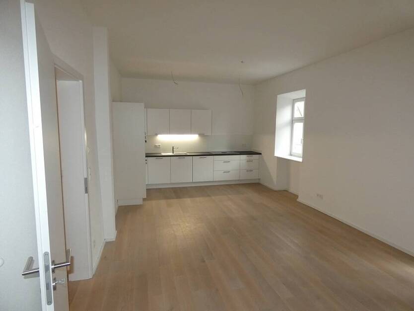 Moderne 3,5-Zimmer-Wohnung mit EBK in kernsaniertem Altbau