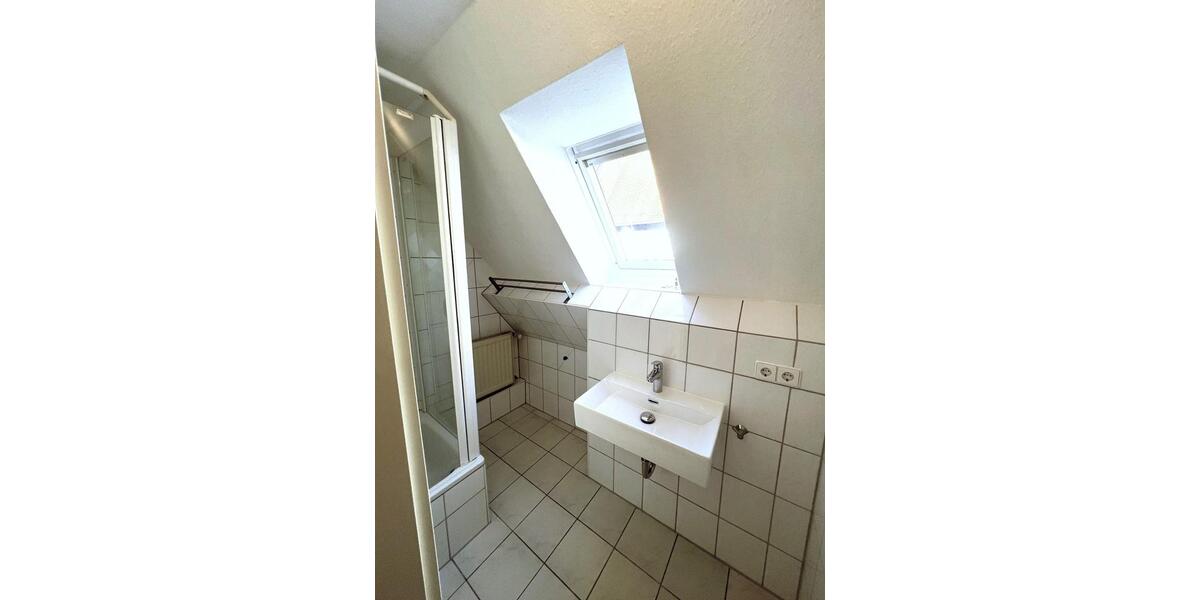 Dachgeschoßwohnung Schorndorf - 2 Zimmer, 75 m&sup2;, 900&euro; | Angebot:26683590