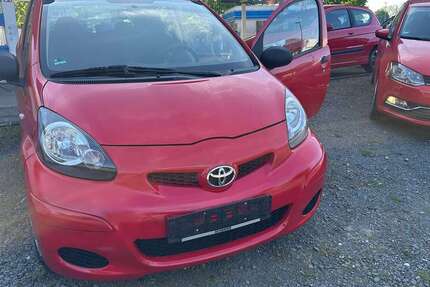 Toyota Aygo 132.000 km 2.500 &euro; Köln-Poll (ARAL Tankstelle ) 51105