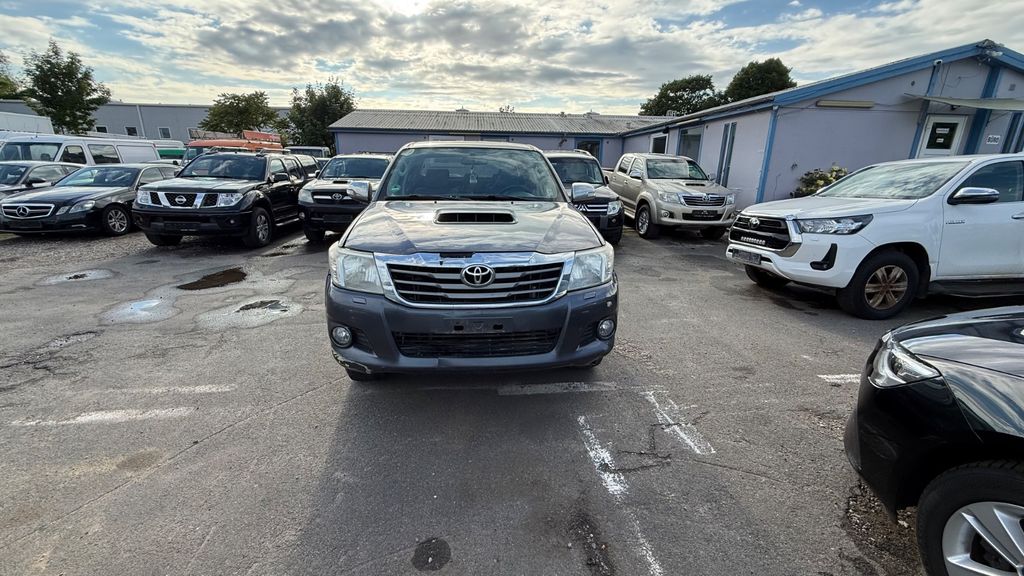 Toyota Hilux 260.728 km 11.499 &euro; hamburg 20539
