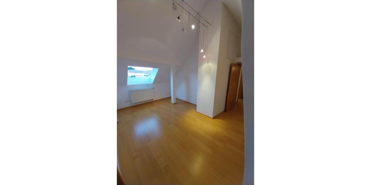 Dachgeschoßwohnung Regenstauf - 2 Zimmer, 550&euro; | Angebot:21606544