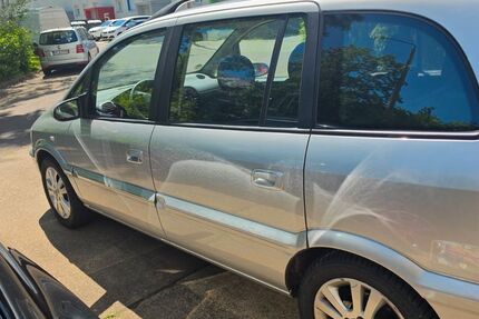 Opel Zafira 175.337 km 2.800 &euro; Halle 06122