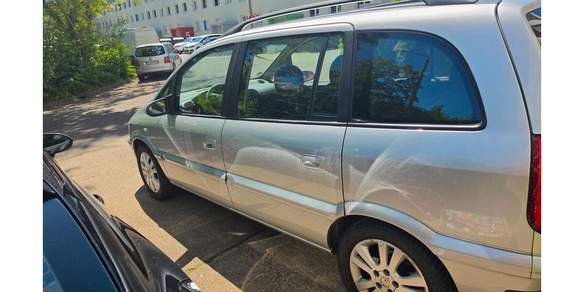 Opel Zafira 175.337 km 3.200 &euro; Halle 06122