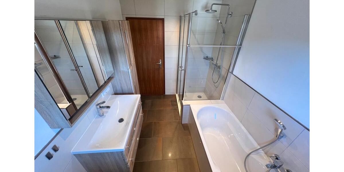 Dachgeschoßwohnung Sasbach - 3 Zimmer, 90 m&sup2;, 950&euro; | Angebot:26414200