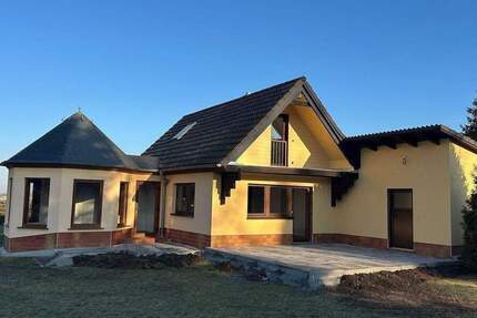 Haus Grimma - 2 Zimmer, 1.200&euro; | Angebot:25744565