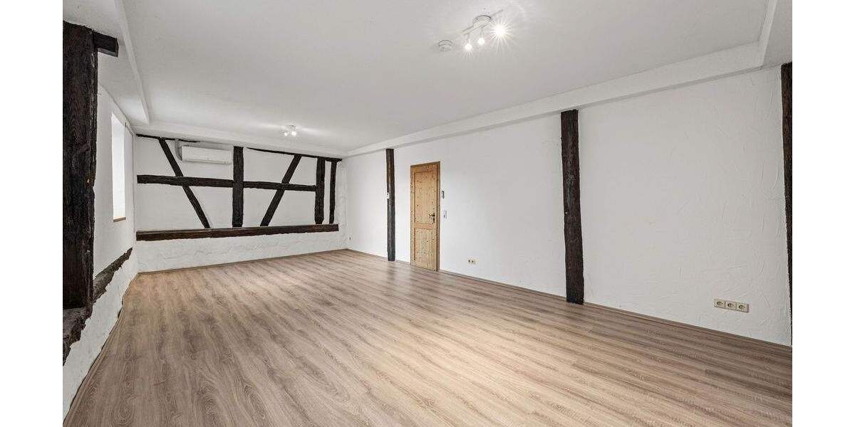 Einfamilienhaus Hilzingen - 7 Zimmer, 215 m&sup2;, 585.000&euro; | Angebot:25879468