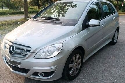 Mercedes B 180