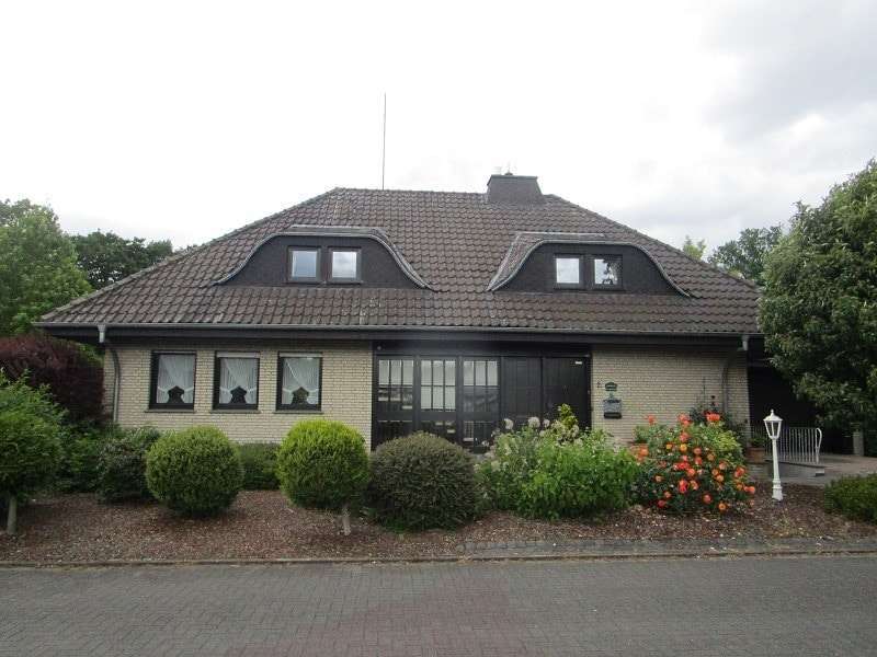 Haus zum Kaufen in Delbrück 899.000 € 249 m²