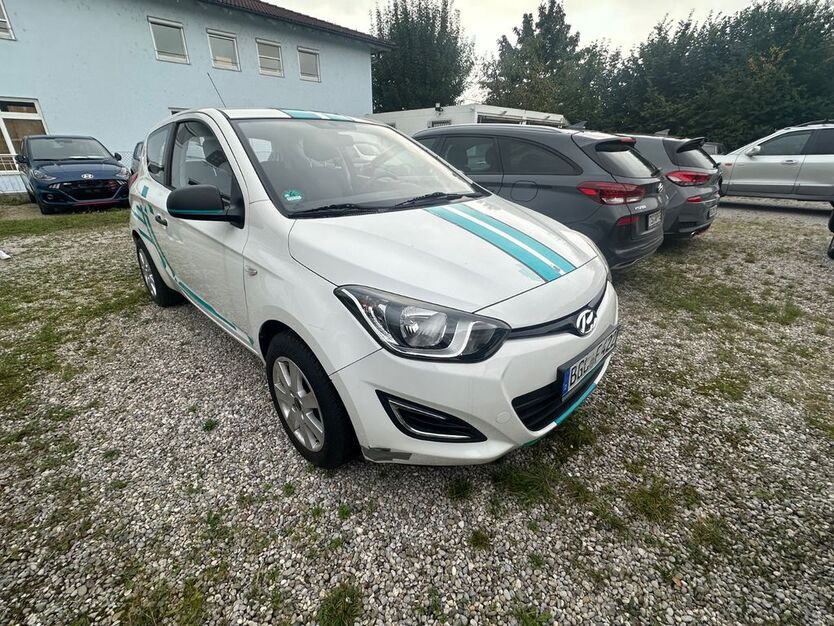 Hyundai i20 95.000 km 1.999 € München 81829