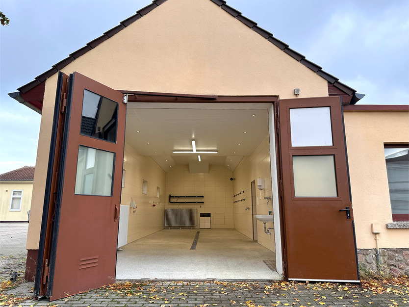 WerkstattLager 95 m² + 20 m² Schuppen | Bodenablauf, Dusche, Starkstrom, Tor 3,0 × 2,09 m zimmer