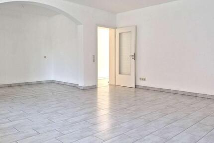 Gut geschnittene 2,5 ZKB mit BALKON! zimmer