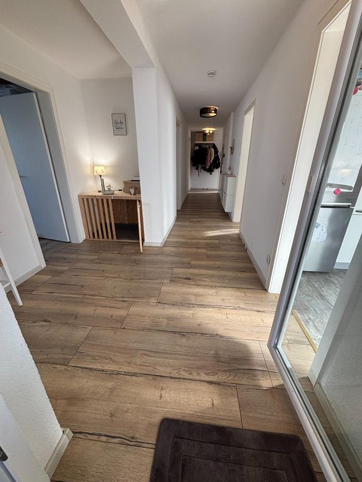 Familienfreundliche 5-Zimmer-Wohnung mit Balkon, Garten, Garage &