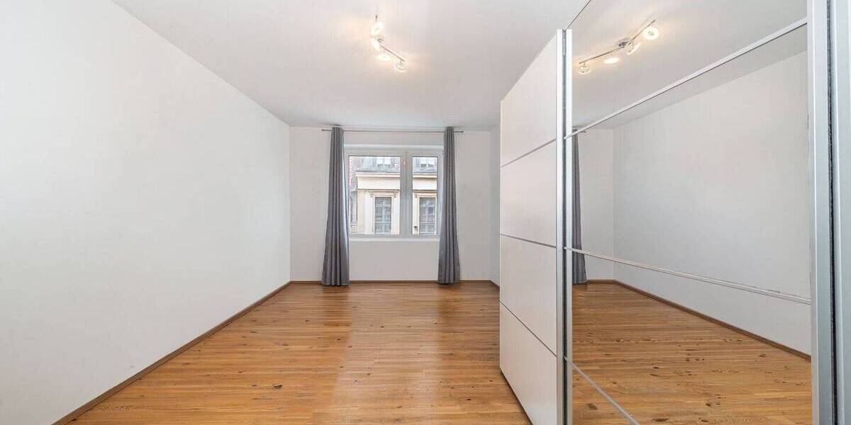 Etagenwohnung München Altstadt-Lehel - 4 Zimmer, 111 m&sup2;, 998.000&euro; | Angebot:26343540