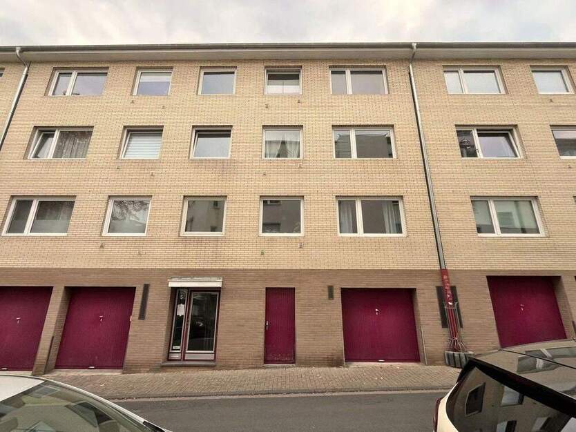 3-Zimmer-Wohnung mit Loggia & Parkblick - saniert, zentral, Altstadt-Süd 3 zimmer