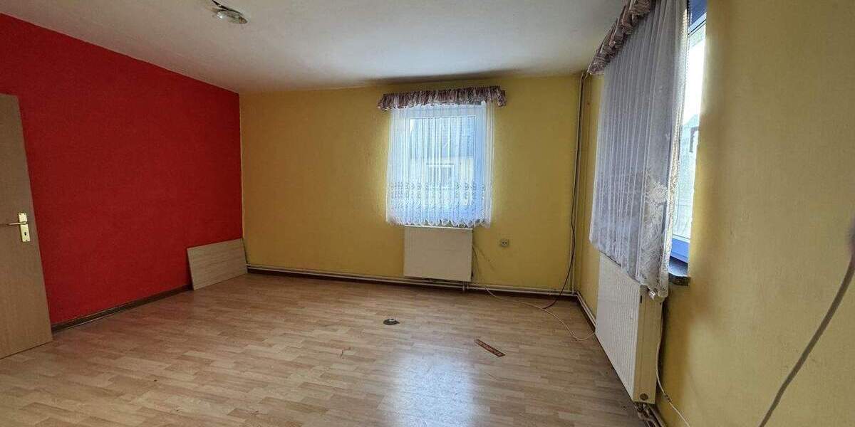 Doppelhaushälfte Grabfeld Rentwertshausen - 9 Zimmer, 120 m&sup2;, 45.000&euro; | Angebot:25770590