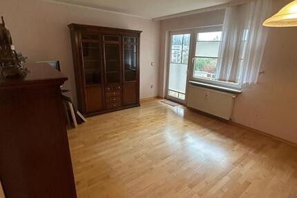 3-Zimmer-Wohnung mit Balkon, Carport & zusätzlichem großem Zimmer (mit eigenem Eingang) zimmer