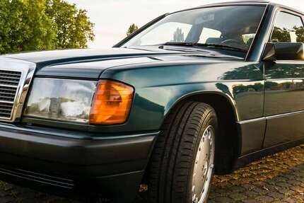 Mercedes-Benz 190 96.850 km 24.900 &euro; Stuttgart 70188