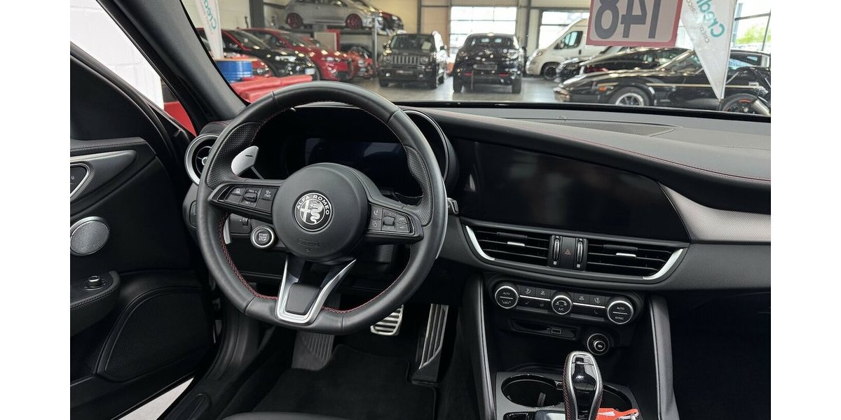 Alfa Romeo Giulia 2.0 Competizione Q4 Turbo Panoramadach 28.999 km 37.770 &euro; Lich 35423