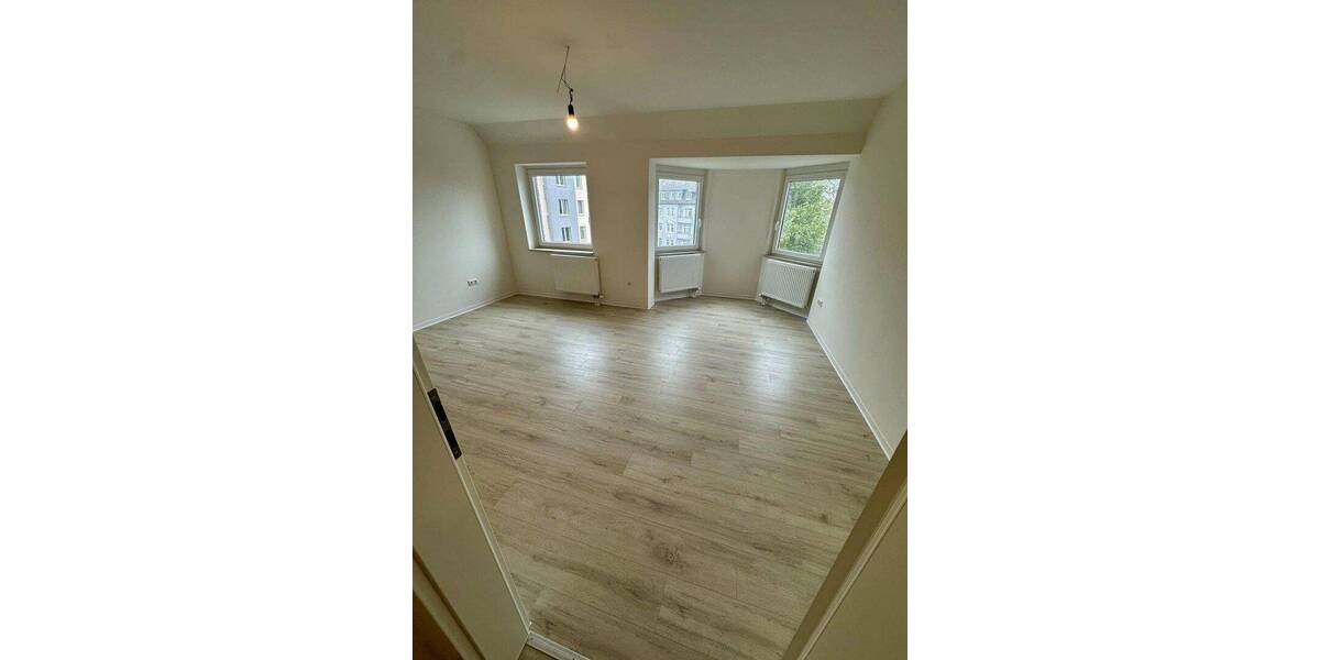 Etagenwohnung Düsseldorf Bilk - 4 Zimmer, 145 m&sup2;, 2.400&euro; | Angebot:26861741