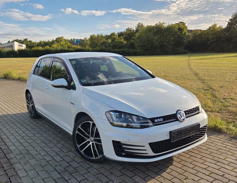 VW Golf 203.000 km 12.600 € Zell 93199