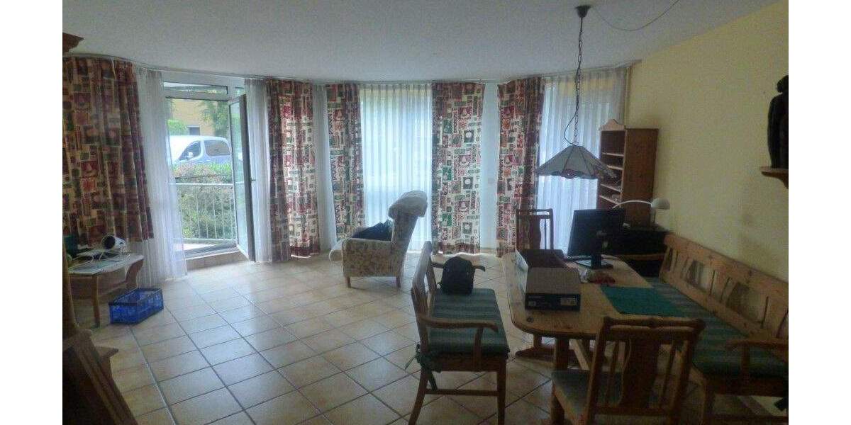 Bensberg - zentrale Ruhiglage (dank Seitenstraße), 2 Zimmer, 2 Balkone, Dusch- und Wannenbad mit Fenster und separates Gäste-WC 2 zimmer