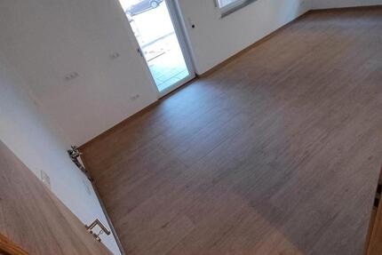 Neubau 3 Zimmer Wohnung mit Balkon
