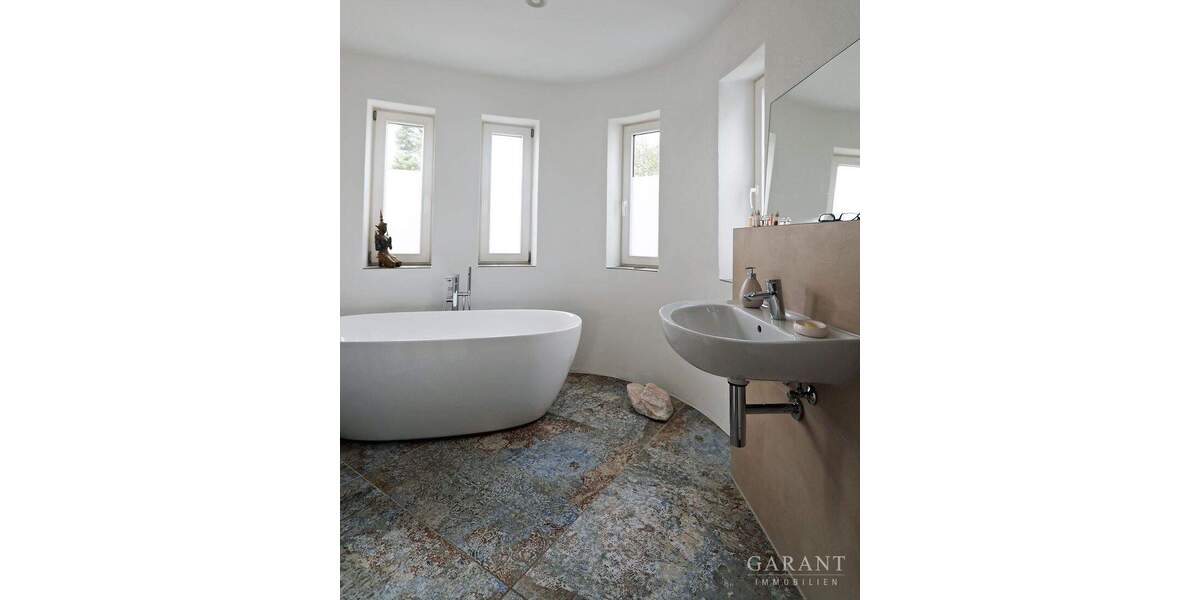 2 Gebäude: 1 Bürohaus und 1 Wohnhaus mit ca. 415 qm Gesamtfläche - Viele Nutzungsmöglichkeiten! zimmer