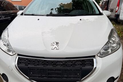 Peugeot 208 113.000 km 6.700 &euro; Erkner 15537
