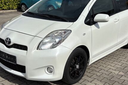 Toyota Yaris 121.600 km 6.800 &euro; Lommatzsch (bei Dresden) 01623