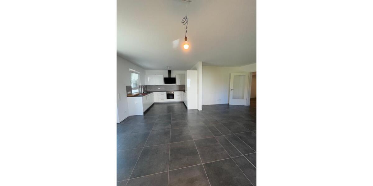 Neuwertige 3-Zi-Whg, EBK, 2Bäder, Tiefgarage, Keller, PV 3 zimmer