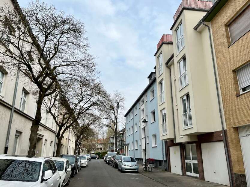 Wohnung zum Mieten in Düsseldorf Benrath 1.135 € 90 m²