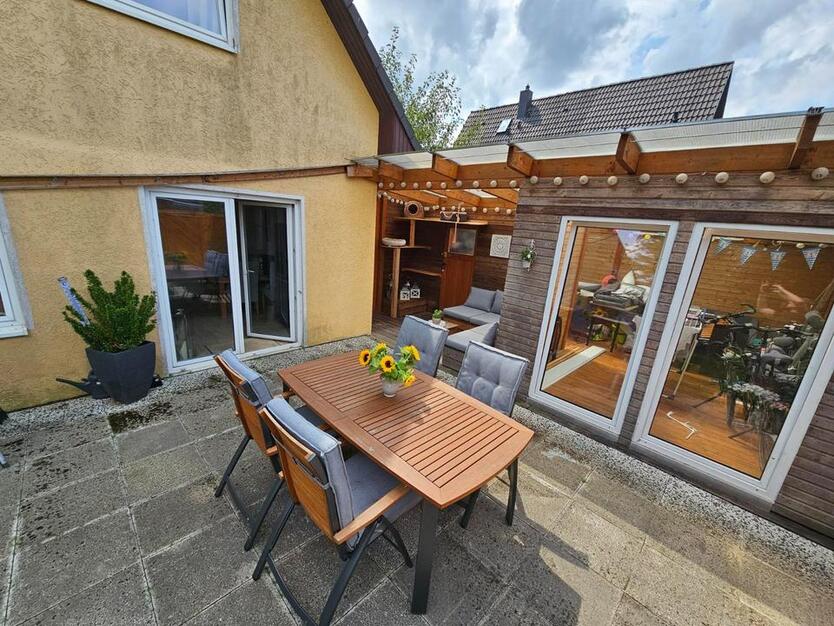 Einfamilienhaus (150 m² Wfl., 369 m² Grdst., 4 Zi., 2 Bäder)