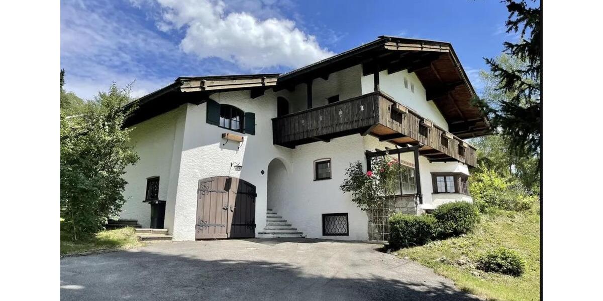 EINZIGARTIGE LANDHAUSVILLA MIT GROẞEM GARTEN UND BERGBLICK IN ZENTRALER BESTLAGE. BEFRISTET. 7 zimmer