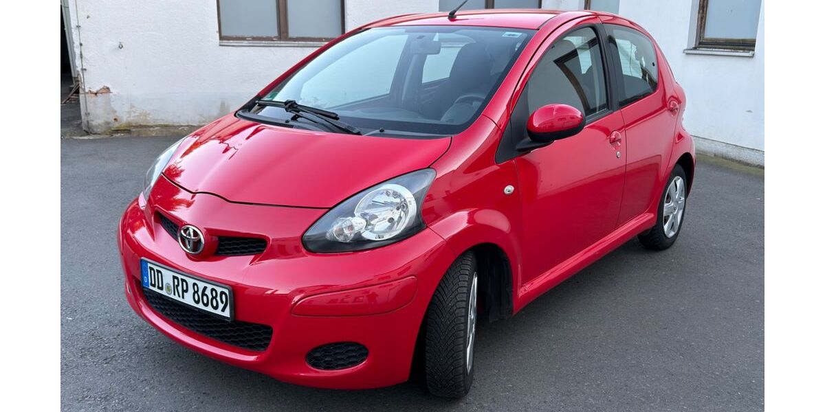 Toyota Aygo (X) 121.000 km 2.190 &euro; Dresden 01326