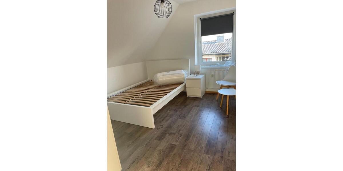 Dachgeschoßwohnung Rinteln - 4 Zimmer, 85 m&sup2;, 1.200&euro; | Angebot:26495680