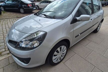 Renault Clio 108.000 km 3.100 &euro; Bremen 28217