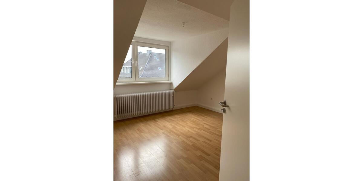 Dachgeschoßwohnung Castrop-Rauxel Becklem - 3.5 Zimmer, 80 m&sup2;, 680&euro; | Angebot:26268770