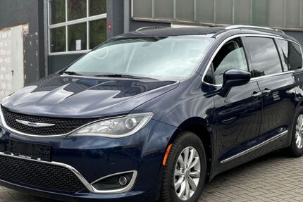 Chrysler Pacifica 153.000 km 18.999 &euro; Stade 21682