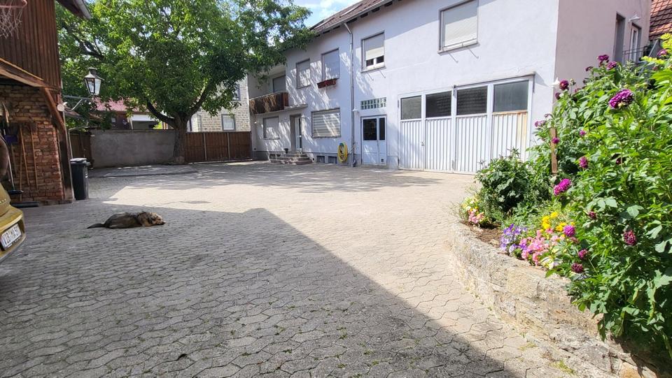 Geräumiges Wohnhaus auf ehemaliger landw. Hofstelle 9 zimmer