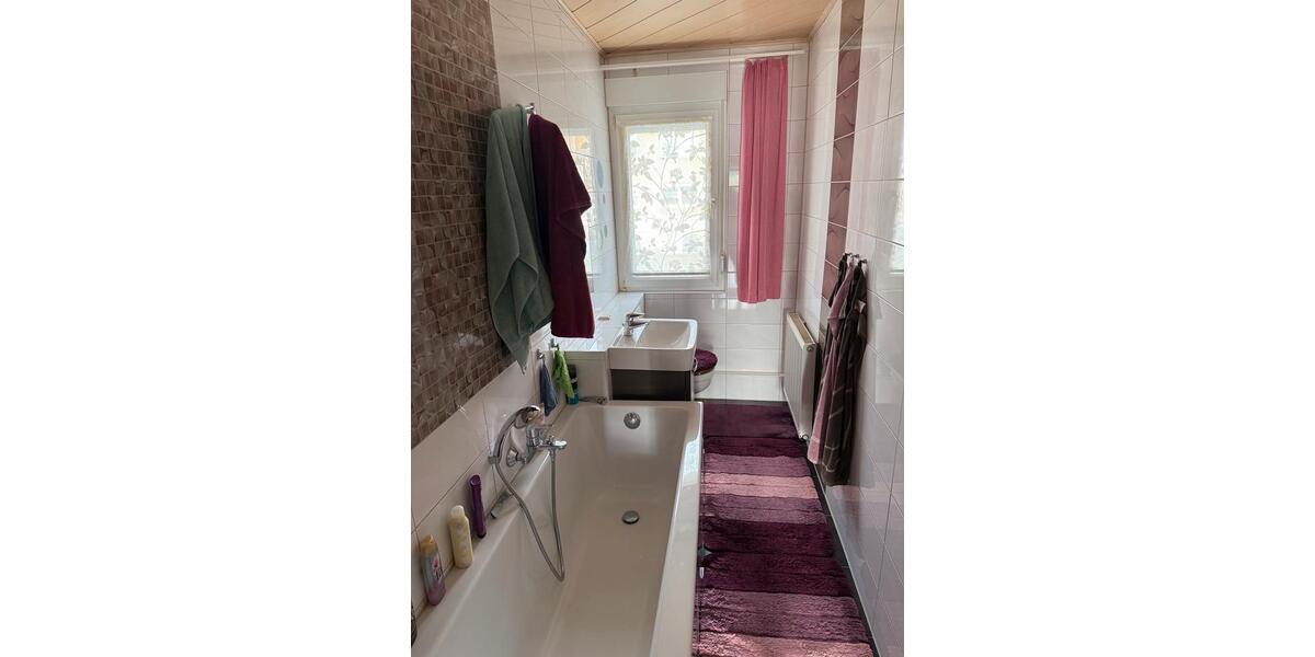 Gepflegte 4- Zimmer- Wohnung mit Einbauküche, Ruhige Lage 4 zimmer