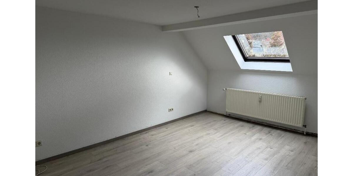 Dachgeschoßwohnung Hohenstein-Ernstthal Ernstthal - 3 Zimmer, 64 m&sup2;, 340&euro; | Angebot:24981756