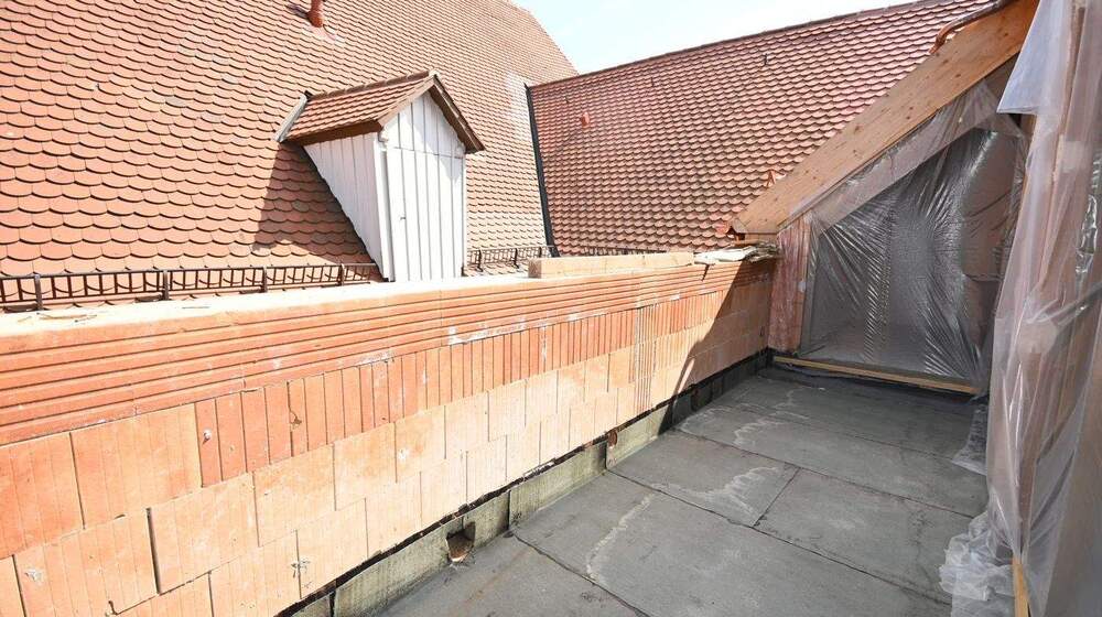 Moderne Neubauwohnung mit Altbauflair - 3,5-Zimmer-Dachgeschoss - in Berching-Altstadt 3 zimmer