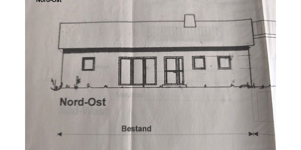 Großz. Etagenwohnung - 6 Zimmer davon 4-5 Schlafzimmer WFL ca. 140 m² gelegen im 1. Stock eines 3-FMH off. Kamin optionaler Gartenanteil. - Etagenwohnung Laaber | Angebot:26898732