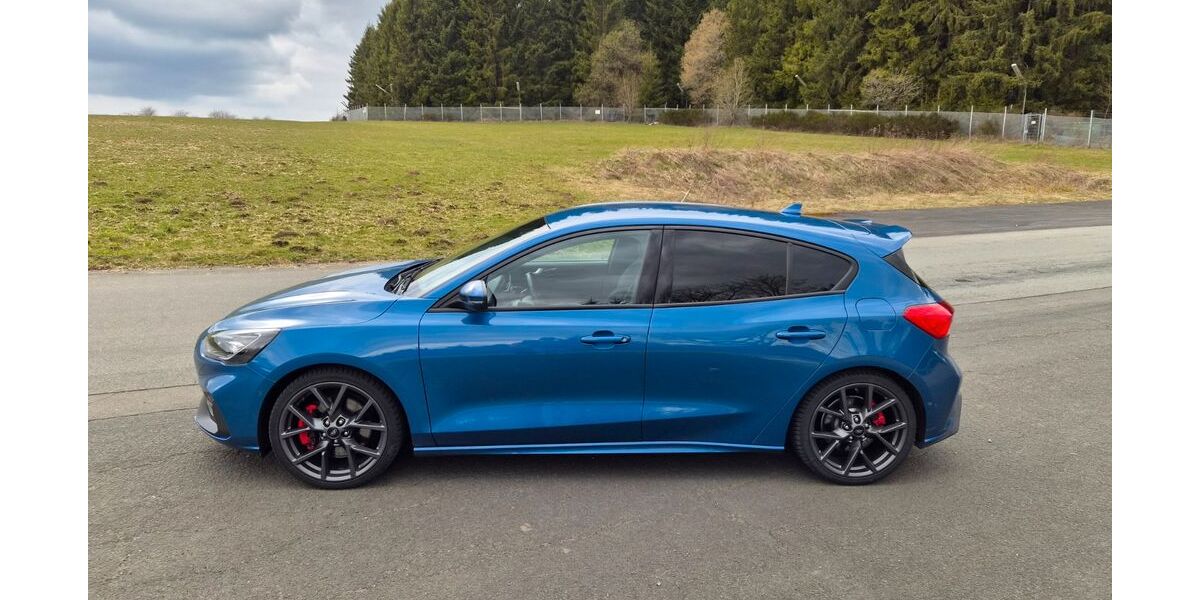 Ford Focus 64.000 km 22.500 &euro; Erndtebrück 57339